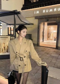 Женский короткий тренч - бежевый и черный фото