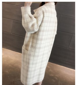 Женское легкое мягкое пальто в клетку с большими карманами фото