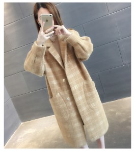 Женское легкое мягкое пальто в клетку с большими карманами фото