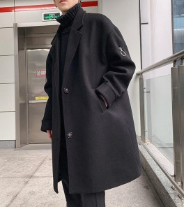 Мужское свободное пальто на две пуговицы фото