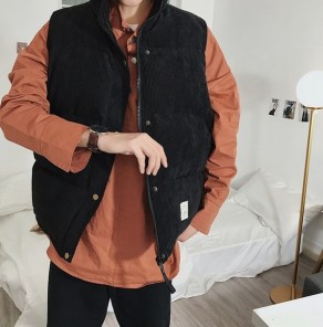 Мужской вельветовый осенне-зимний дутый жилет фото