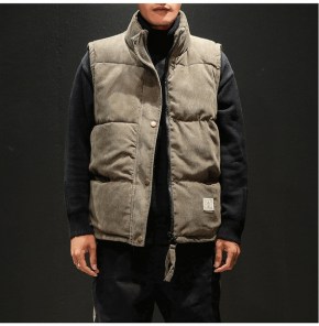 Теплый мужской дутый вельветовый жилет фото