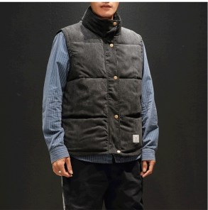 Теплый мужской дутый вельветовый жилет фото