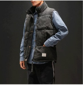 Теплый мужской дутый вельветовый жилет фото