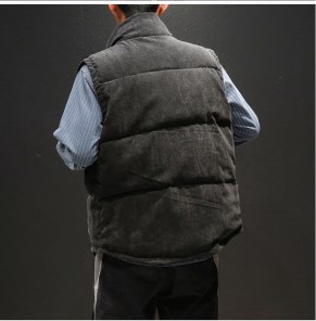 Теплый мужской дутый вельветовый жилет фото