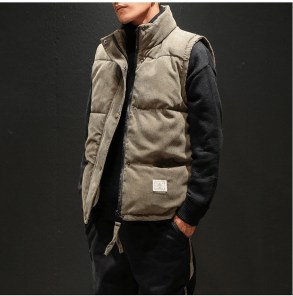 Теплый мужской дутый вельветовый жилет фото