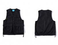 Легкая стильная жилетка мужская с карманами фото