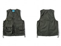 Легкая стильная жилетка мужская с карманами фото