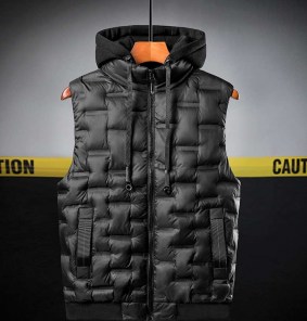Стеганая мужская жилетка с капюшоном фото