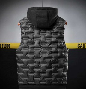 Стеганая мужская жилетка с капюшоном фото