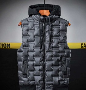 Стеганая мужская жилетка с капюшоном фото