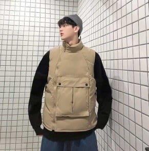 Жилетка мужская с косой застежкой-молнией и большим карманом фото