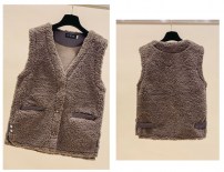 Приталенная женская жилетка из плюша высококачественная фото