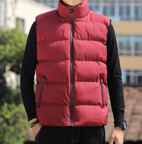 Мужская жилетка дутая с хлопковым наполнителем фото
