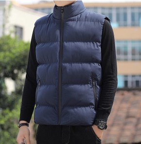 Мужская жилетка дутая с хлопковым наполнителем фото