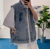 Мужская синяя джинсовая жилетка широкая - ретро фото