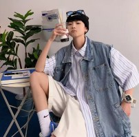 Мужская синяя джинсовая жилетка широкая - ретро фото