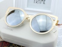 Женские круглые солнцезащитные очки с золотыми вставками фото