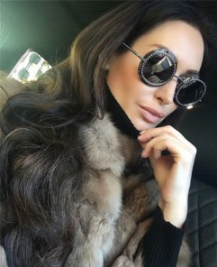 Женские круглые очки с бусинами фото