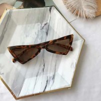 Женские треугольные очки против солнца фото