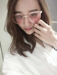 Квадратные очки с полупрозрачными цветными линзами фото