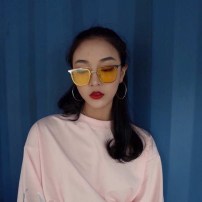 Квадратные очки с полупрозрачными цветными линзами фото