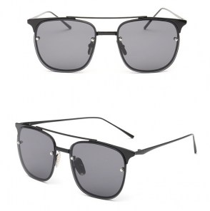 Квадратные очки с полупрозрачными цветными линзами фото