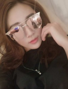 Квадратные очки с полупрозрачными цветными линзами фото