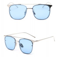 Квадратные очки с полупрозрачными цветными линзами фото