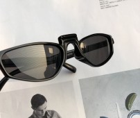 Солнцезащитные очки прямоугольной формы фото