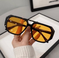 Модные большие женские очки солнцезащитные нестандартной формы фото