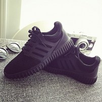 Легкие летние кроссовки с мягкой подошвой фото