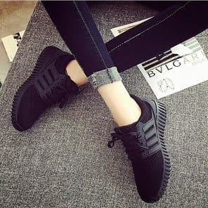 Легкие летние кроссовки с мягкой подошвой фото