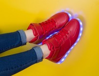Высокие кроссовки со светящейся LED подошвой фото