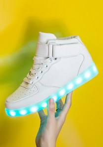 Высокие кроссовки со светящейся LED подошвой фото