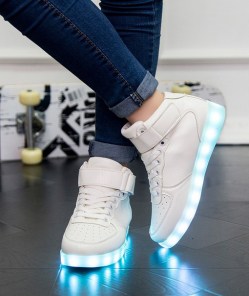 Высокие кроссовки со светящейся LED подошвой фото