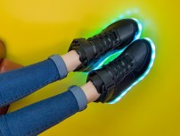 Высокие кроссовки со светящейся LED подошвой фото