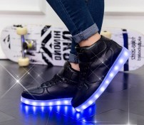 Высокие кроссовки со светящейся LED подошвой фото