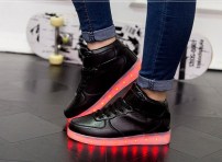 Высокие кроссовки со светящейся LED подошвой фото