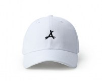 Кепка с буквой A фото