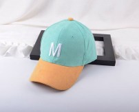 Женская двухцветная кепка с буквами фото