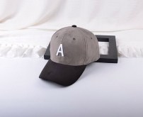 Женская двухцветная кепка с буквами фото