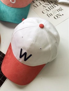 Женская двухцветная кепка с буквами фото