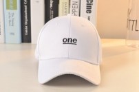 Кепка с надписью one фото