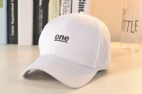 Кепка с надписью one фото