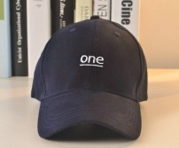 Кепка с надписью one фото