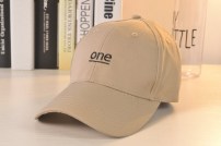 Кепка с надписью one фото