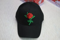 Кепка с большой розой однотонная фото
