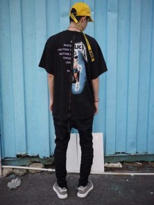 Бейсболка с желтой лентой фото