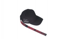 Бейсболка с желтой лентой фото